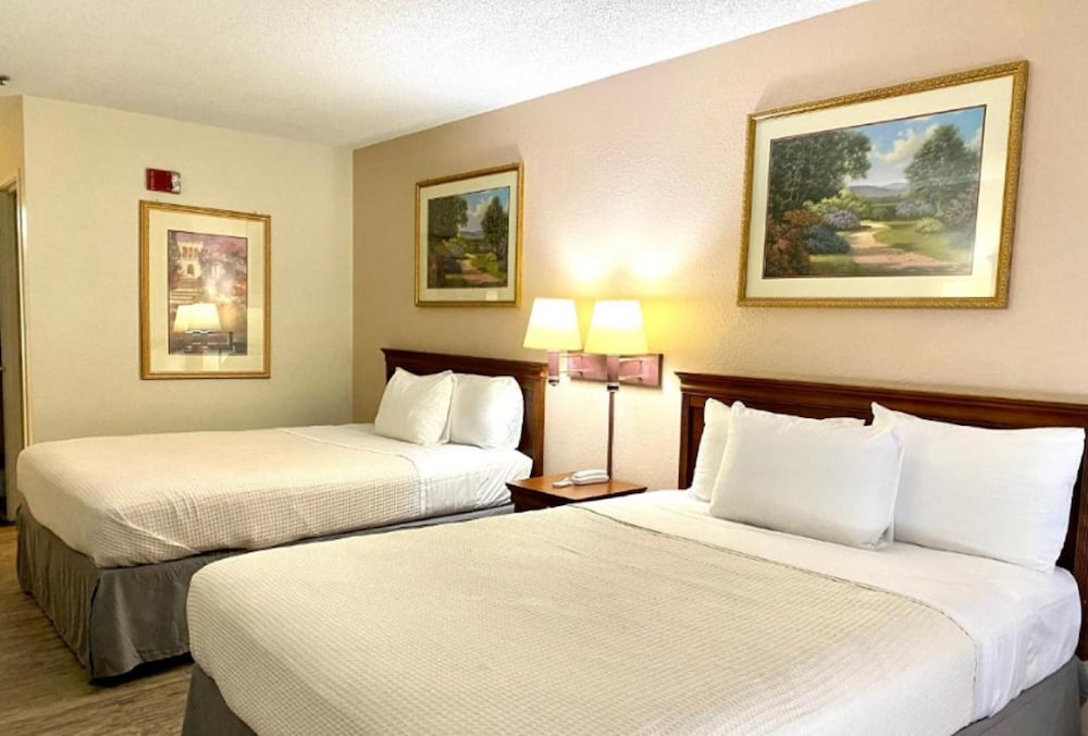 Standard Room, 2 Queen Beds, Non Smoking - Photo 1