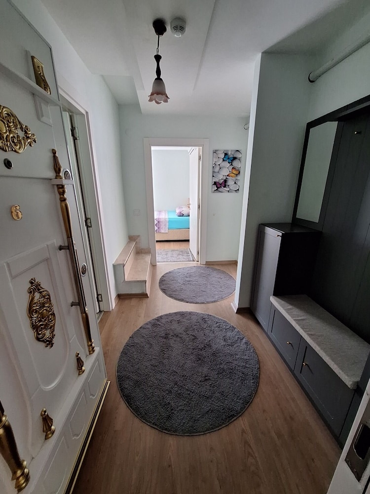 Apartment photo 2