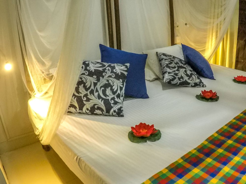 Basic Double or Twin Room, Ensuite photo 2