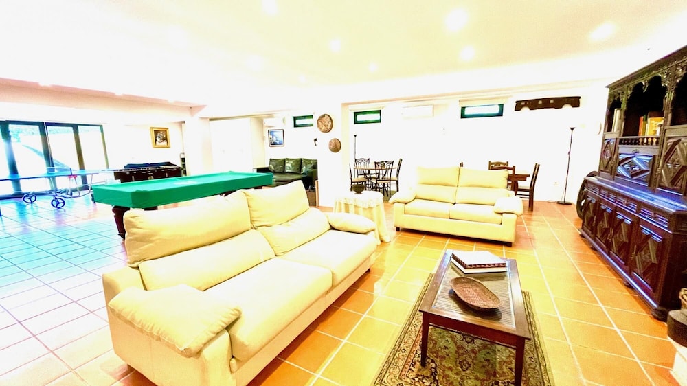 Villa, Smoking photo 1