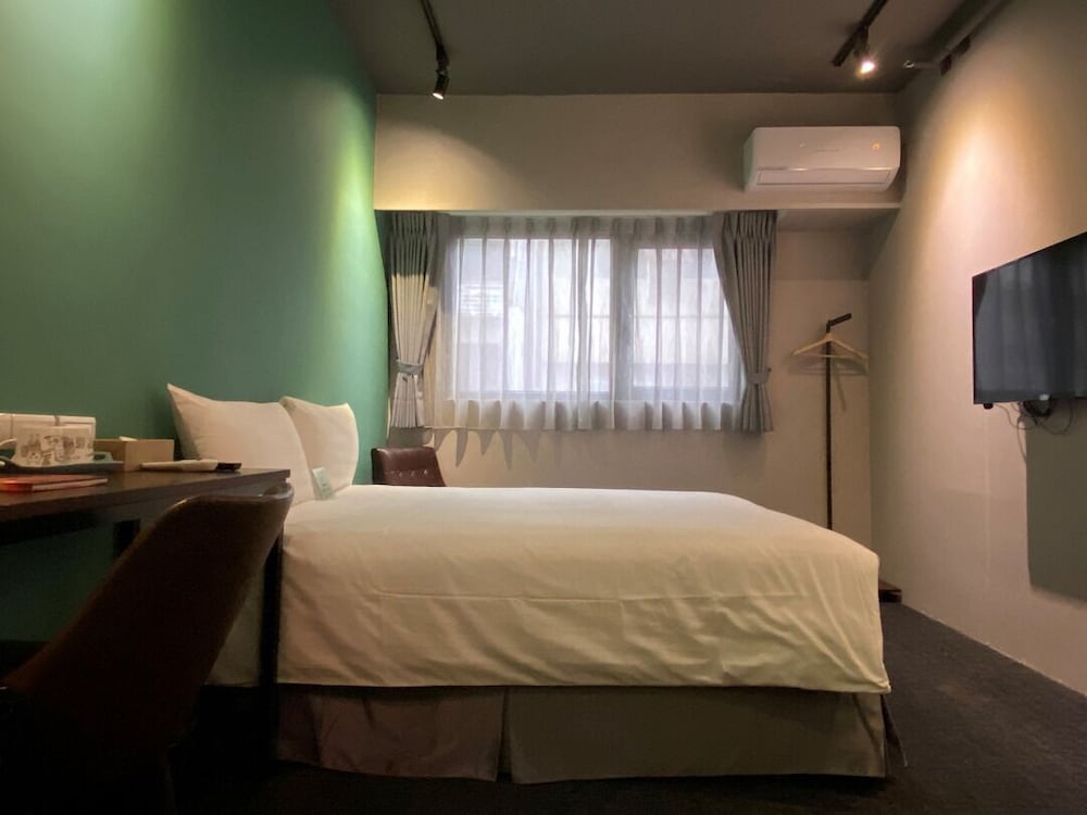 Executive Double Room, Bathtub, City View photo 2