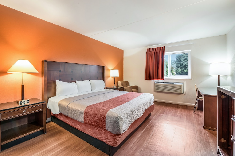 Superior Room, 1 King Bed, Non Smoking, Hot Tub - Photo 4