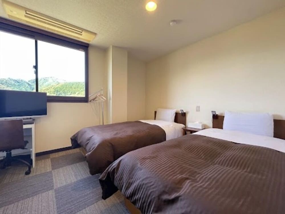 Twin Room, Non Smoking, Private Bathroom - Photo 1