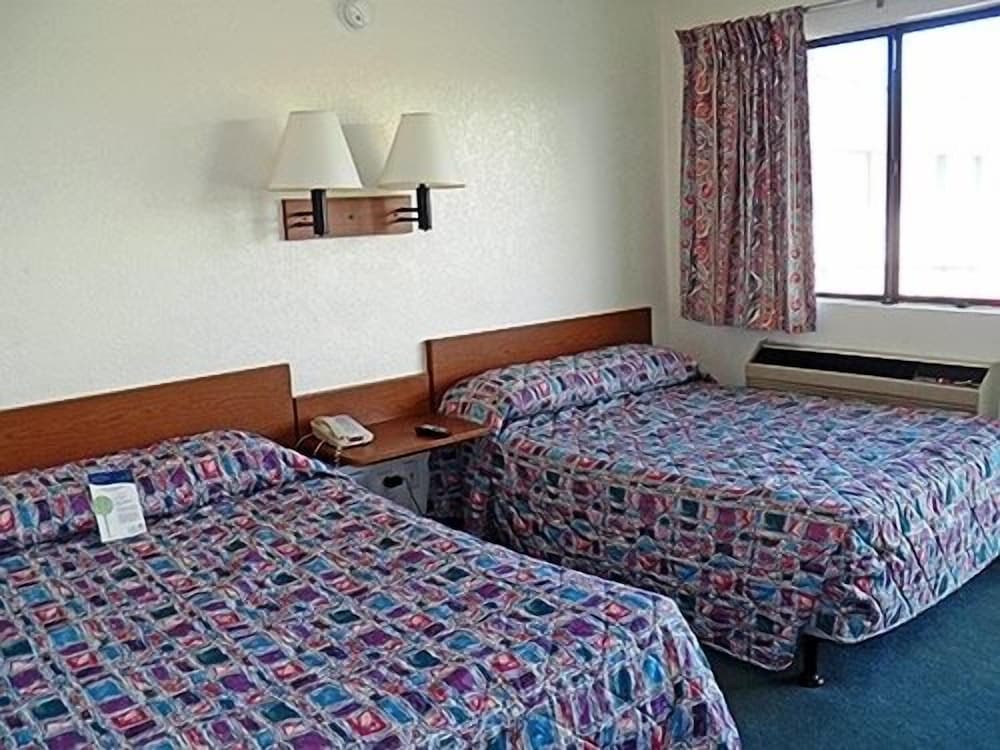 Suite, 2 Queen Beds, Non Smoking (Upgrade) photo 1