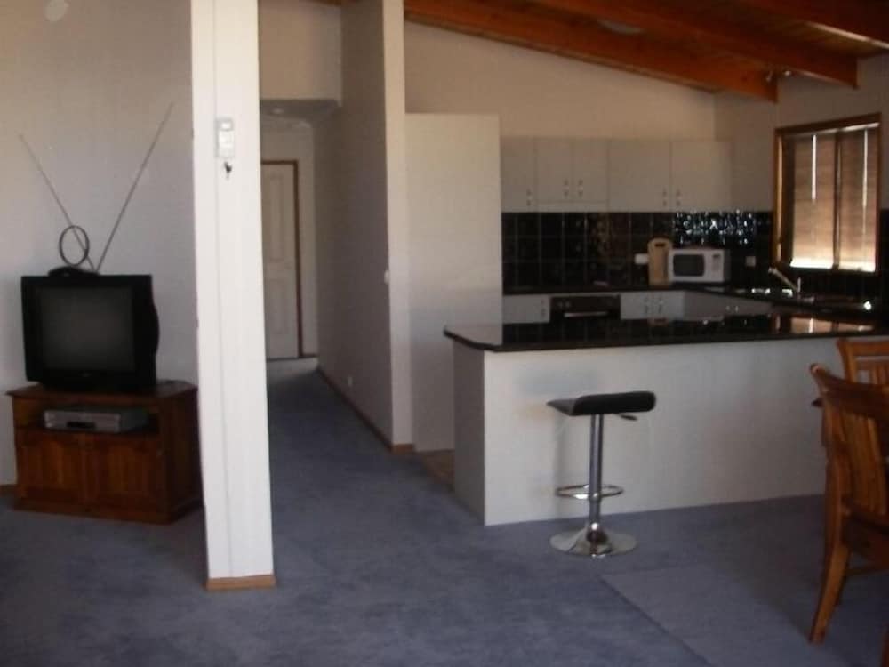 Cottage (Real McCoy) photo 3