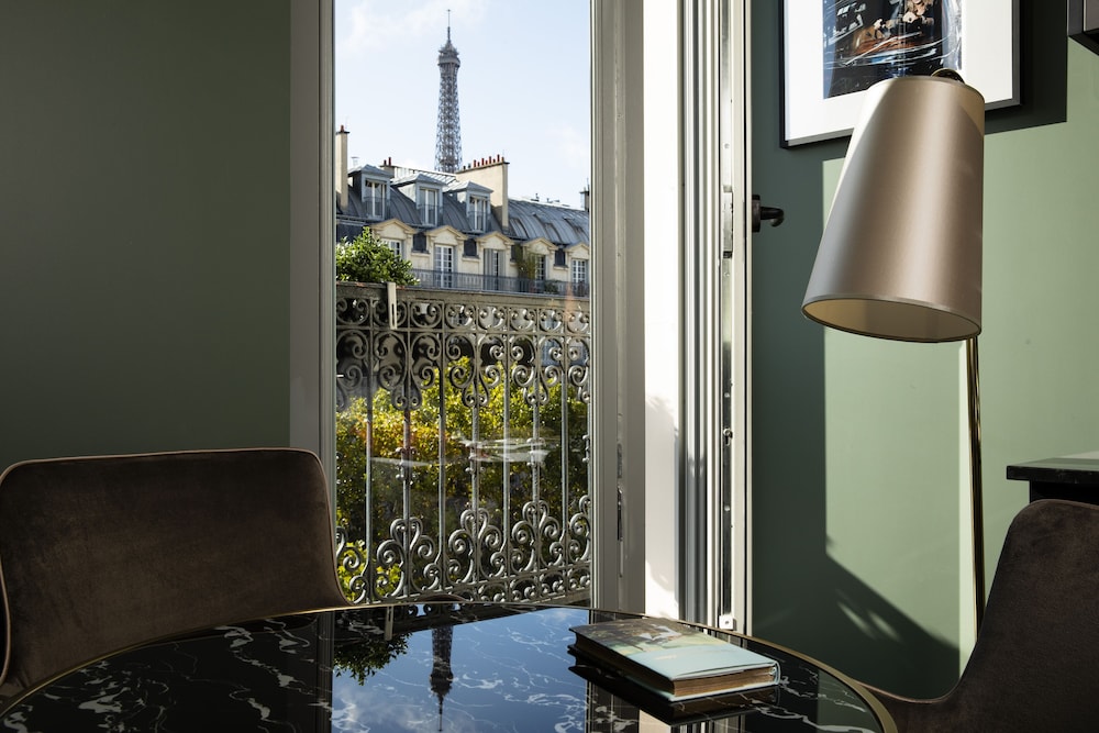 Deluxe room with Balcony and Eiffel Tower view photo 1