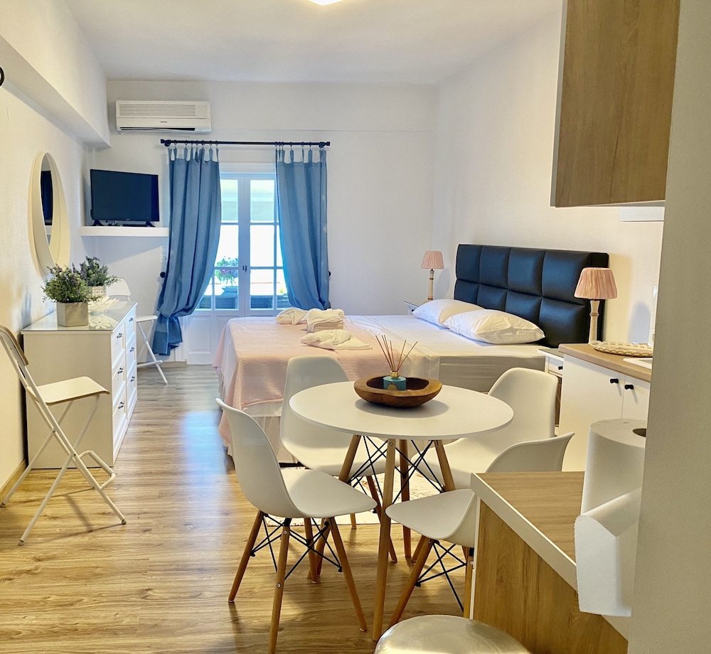 Luxury Studio, Sea View photo 1