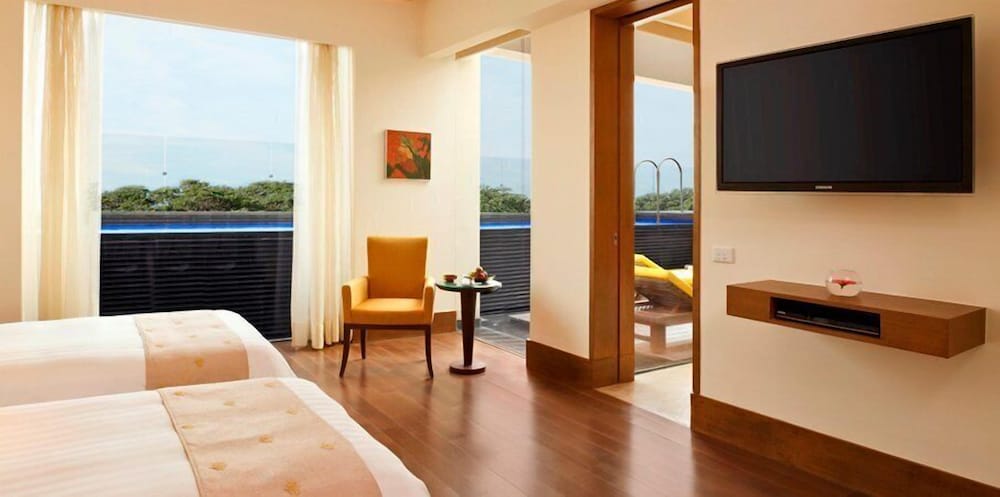 Deluxe Suite - Photo 7