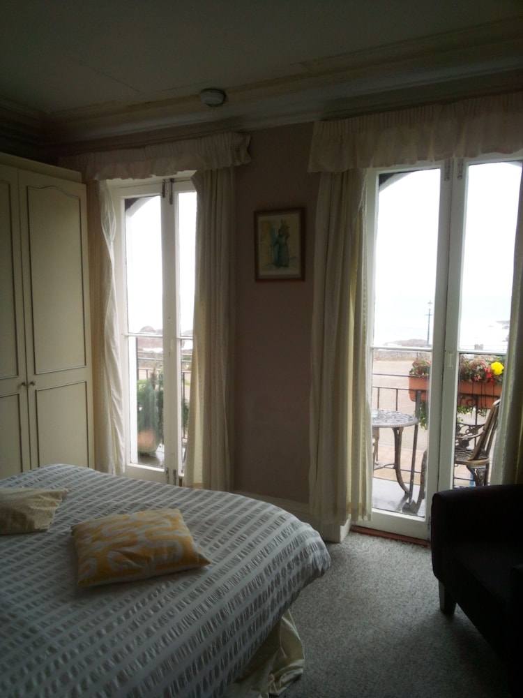 Sea Front Room photo 2