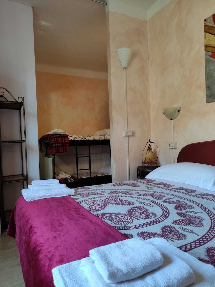 Classic Triple Room, 1 Bedroom photo 2