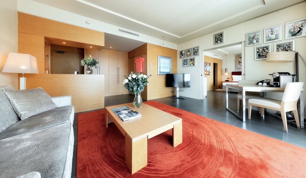 Nadal Suite, Sea View