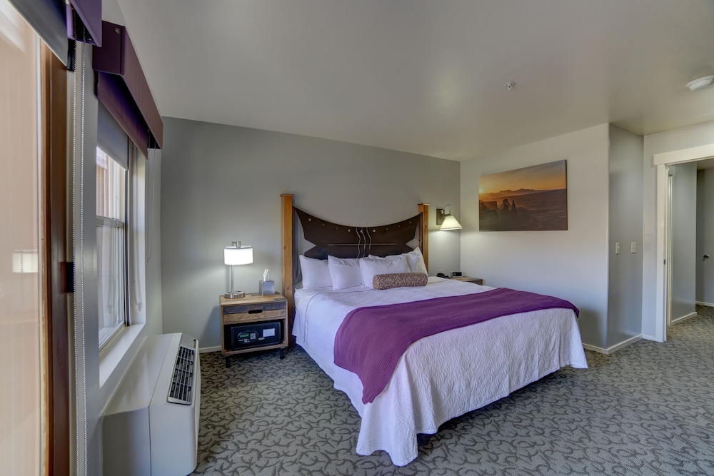 Junior Suite, 1 King Bed with Sofa bed photo 2