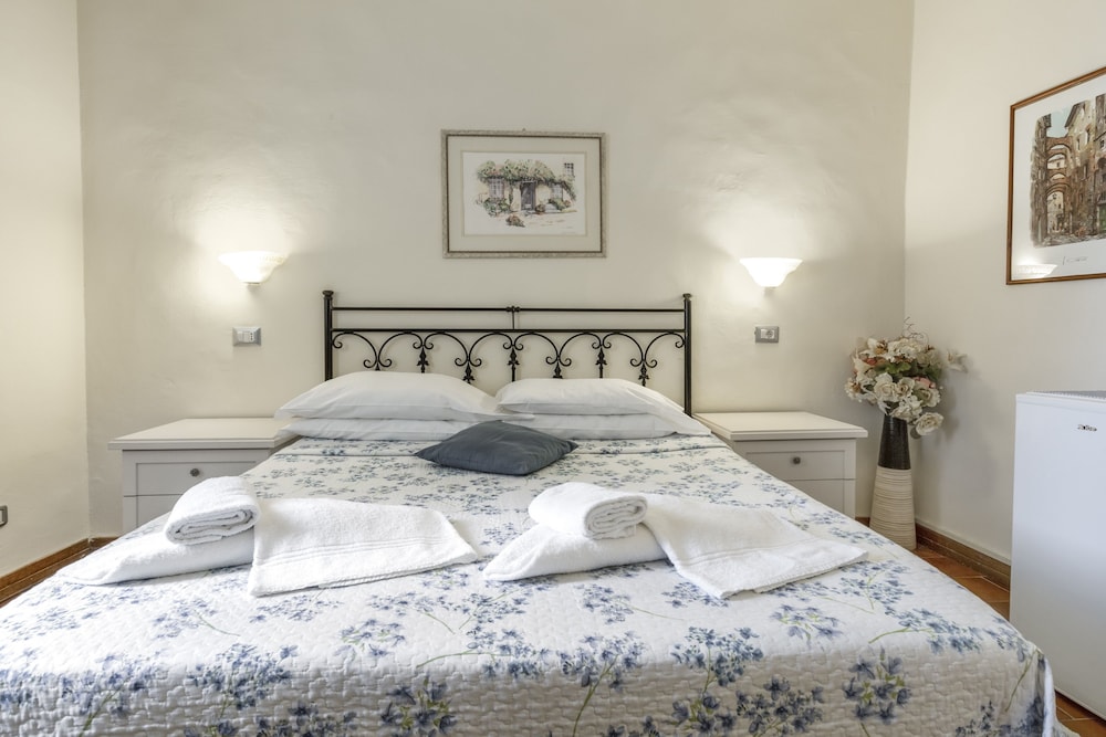 Double or Twin Room photo 2