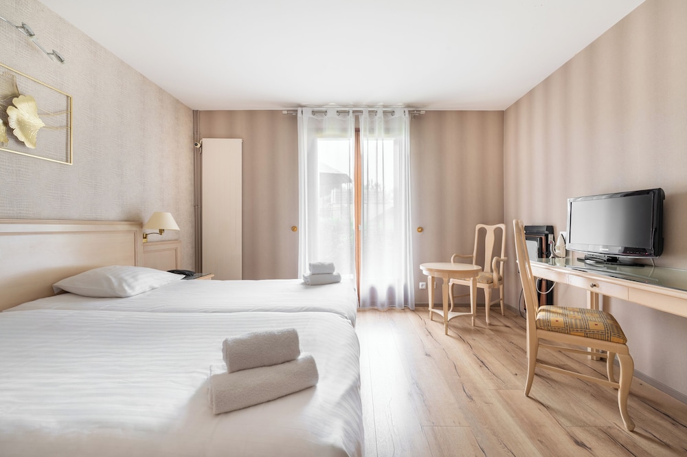 Classic Twin Room - Photo 10