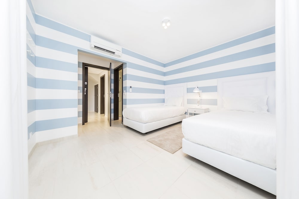 House, 3 Bedrooms photo 2