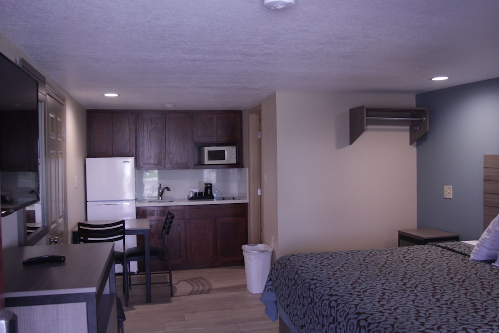 Standard Room, 2 Double Beds, Non Smoking, Kitchenette - Photo 5