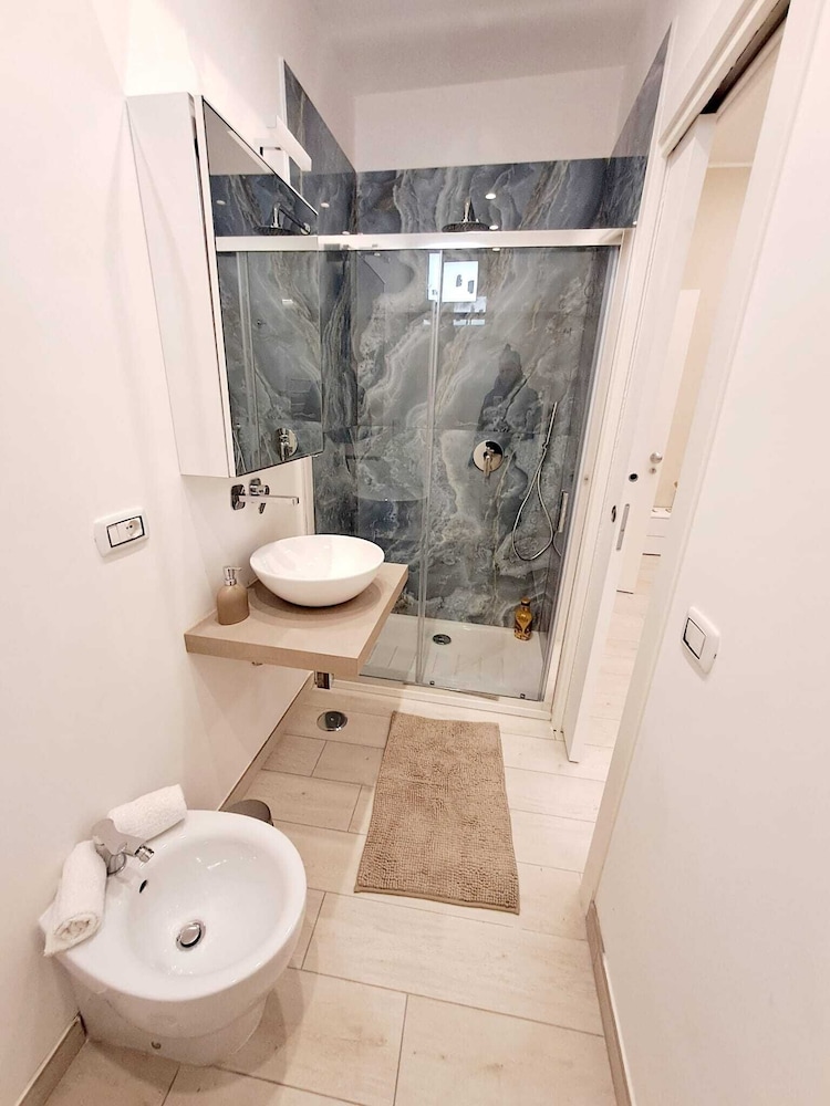 Deluxe Double Room, Ensuite photo 3