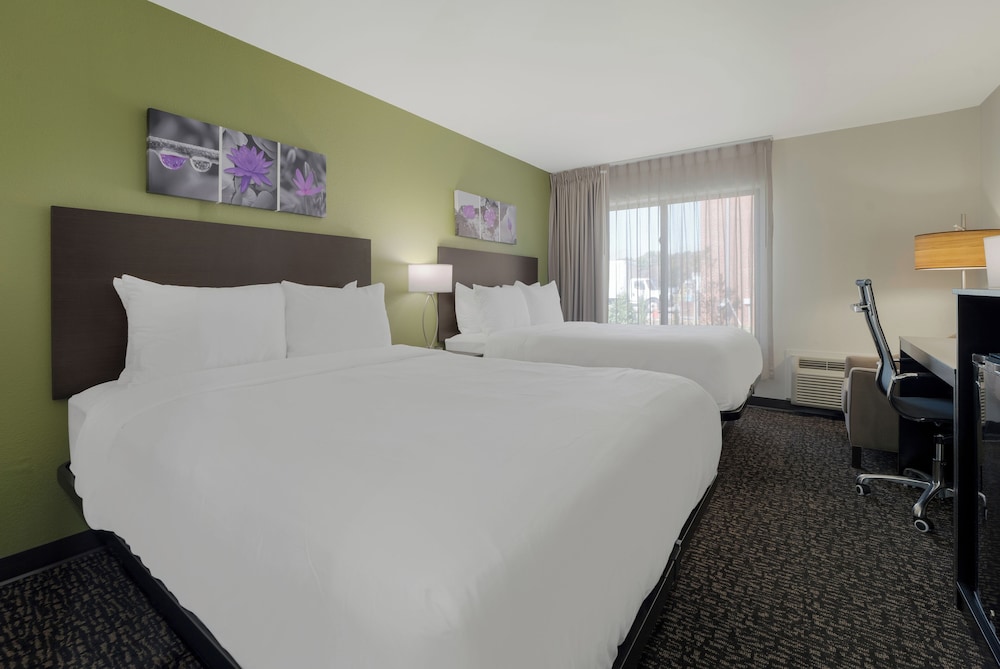 Standard Room, 2 Queen Beds, Non Smoking - Photo 2