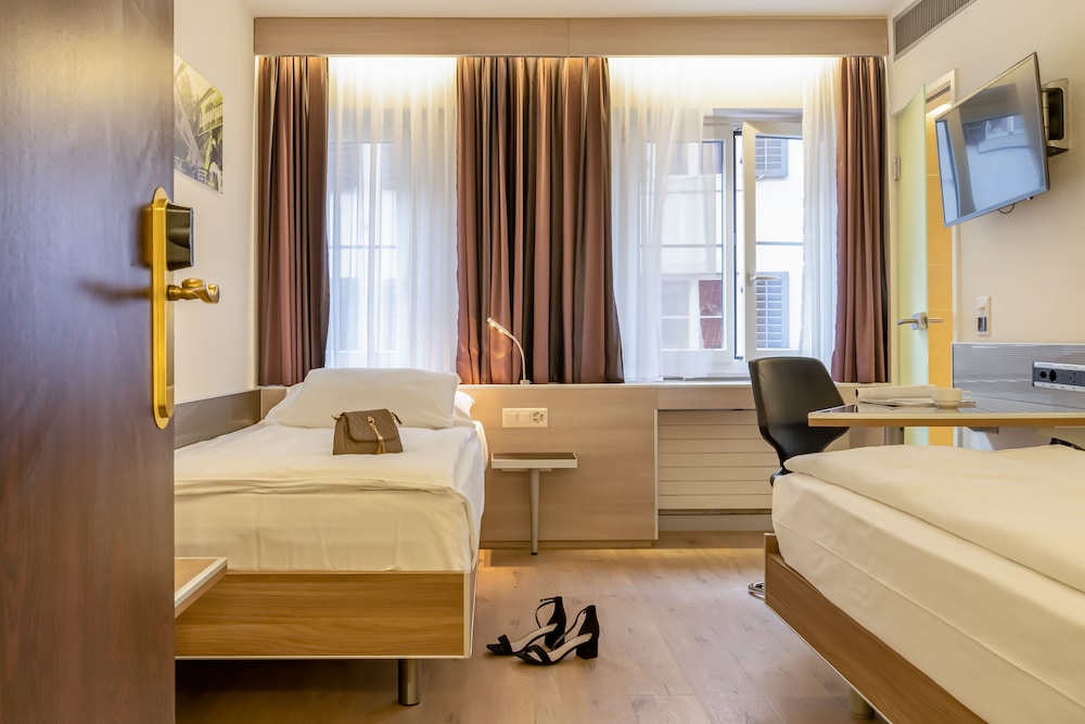 Standard Room, 2 Twin Beds - Photo 2