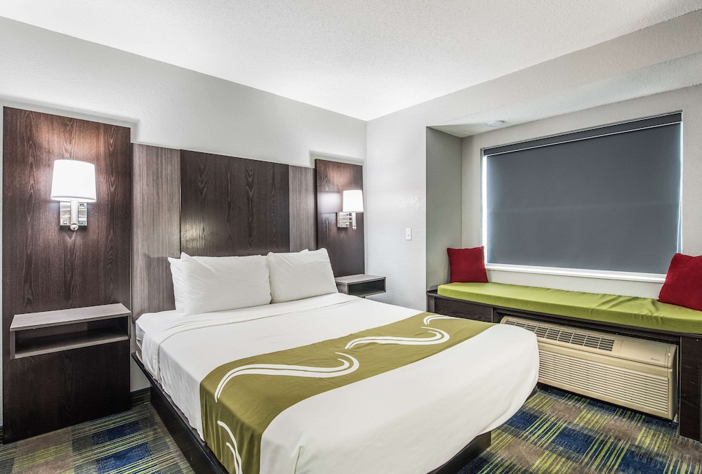 Standard Room, 1 Queen Bed, Non Smoking - Photo 1