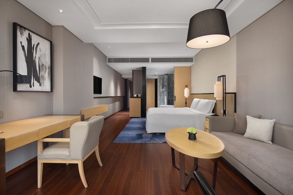 Suite, 1 King Bed