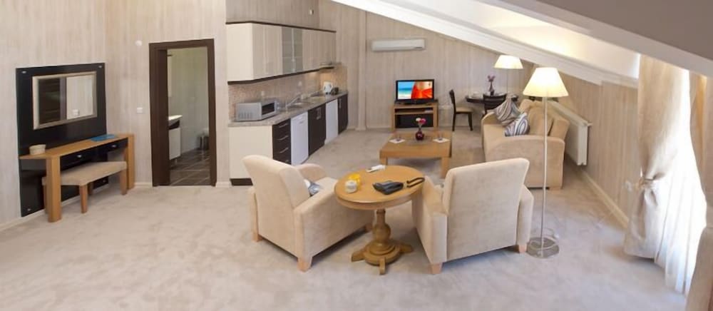 Presidential Penthouse, Garden View photo 2