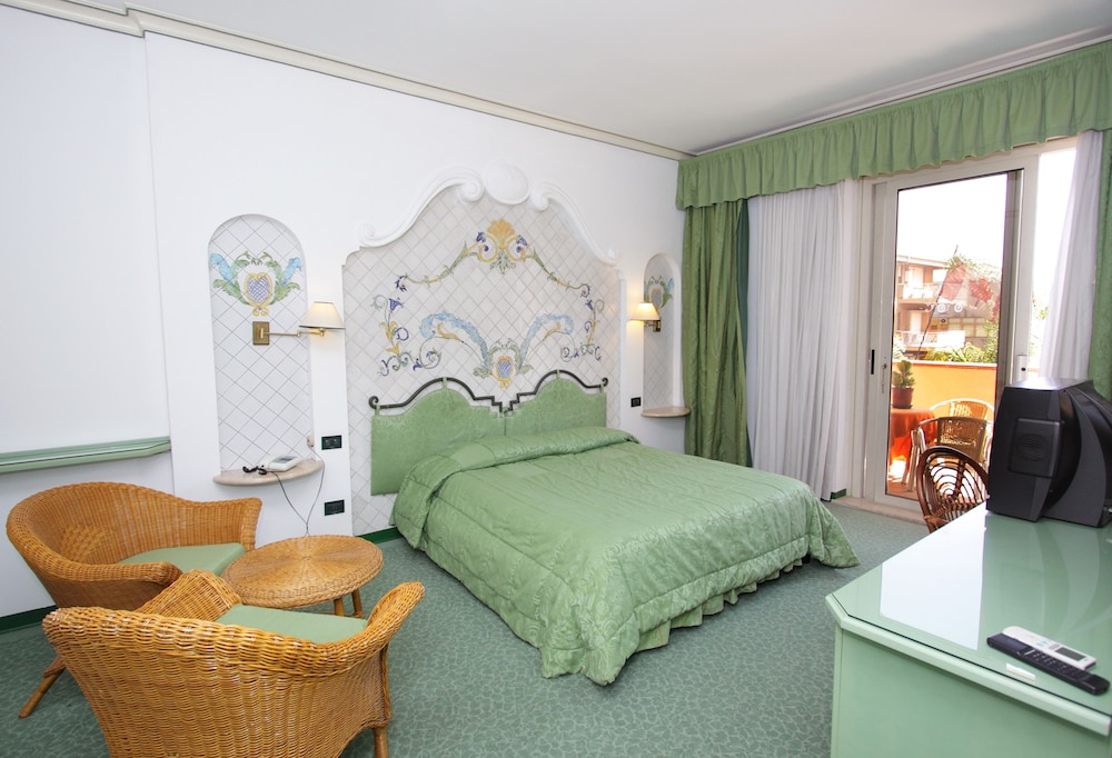 Deluxe Double Room photo 3
