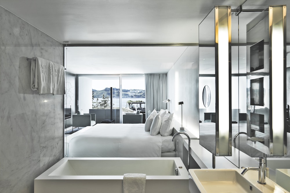 Club Room, Balcony (Premier) - Photo 3