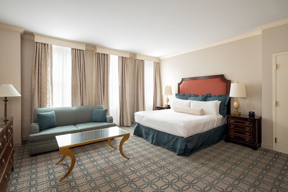 Premium Room, 1 King Bed photo 2