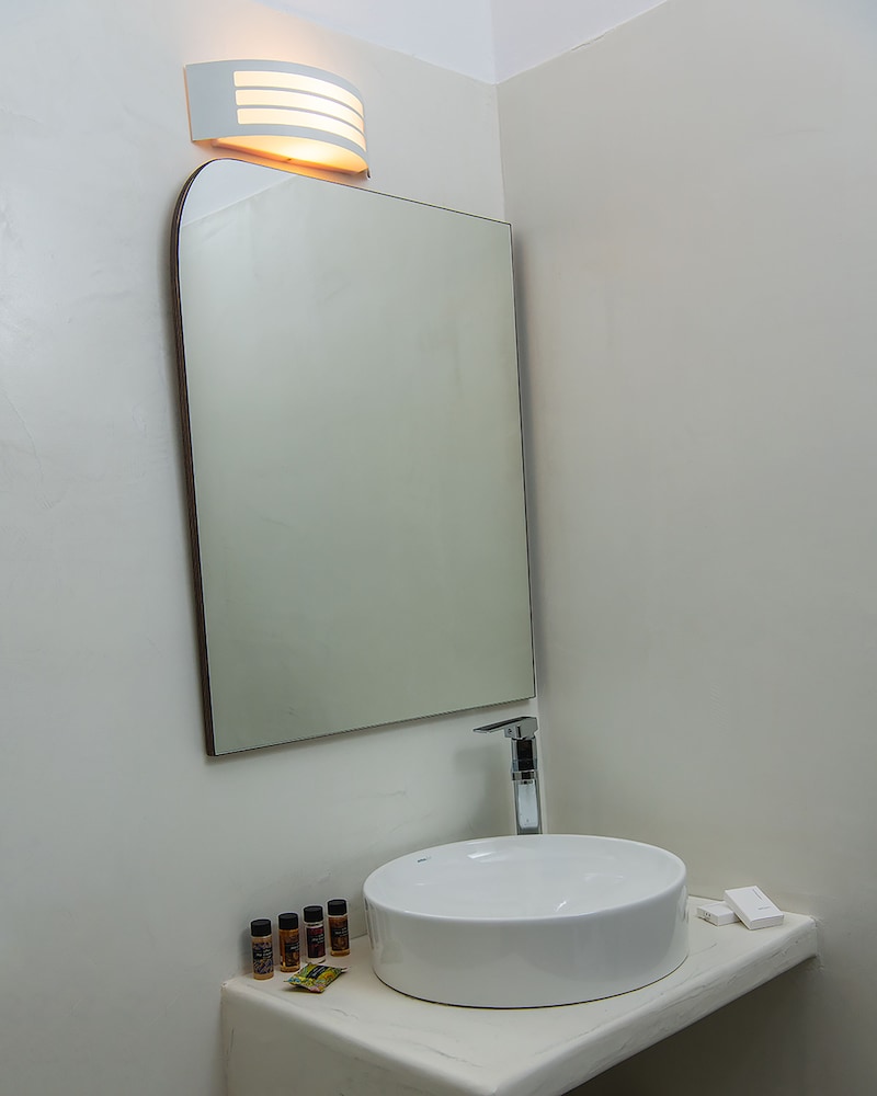 Standard Double Room, City View - Photo 13