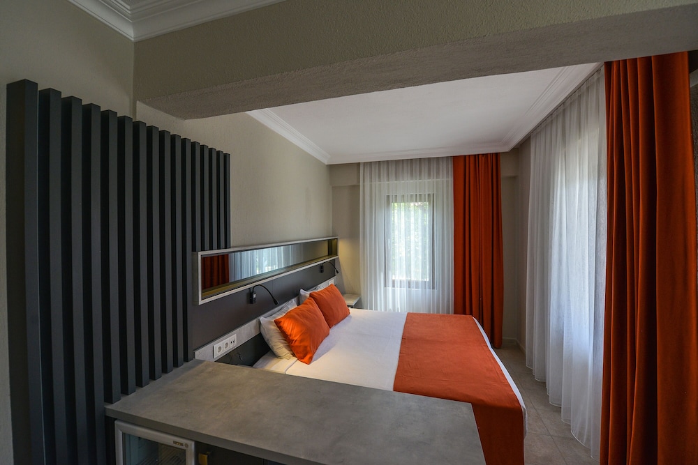 Premium Room, Pool View photo 2