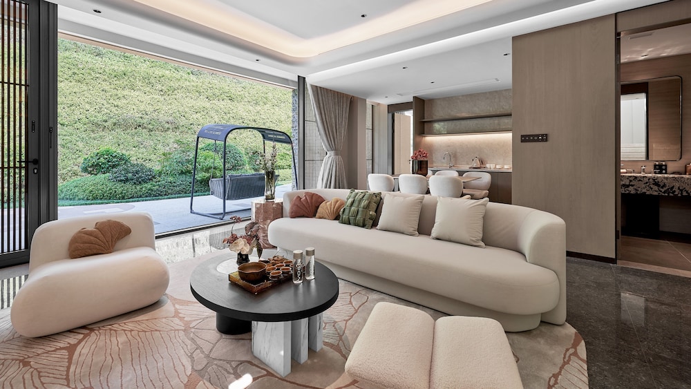 Suite, 2 Bedrooms, Balcony (Suite)