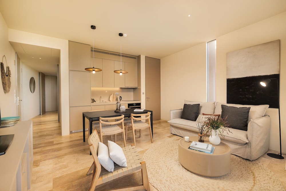 Signature Apartment, 1 Bedroom - Photo 5