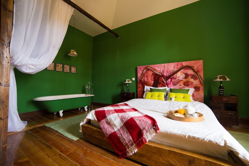 Suite, Private Bathroom