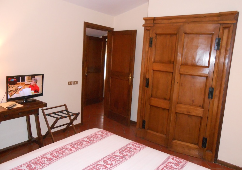 Family Quadruple Room, 2 Bedrooms, Private Bathroom photo 1