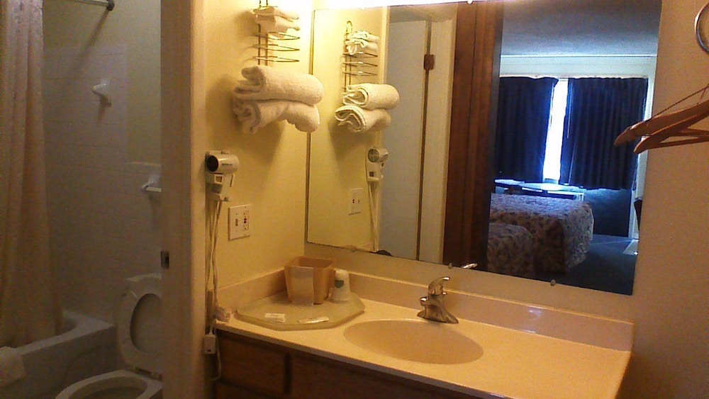 Standard Room, 2 Double Beds, Non Smoking photo 3