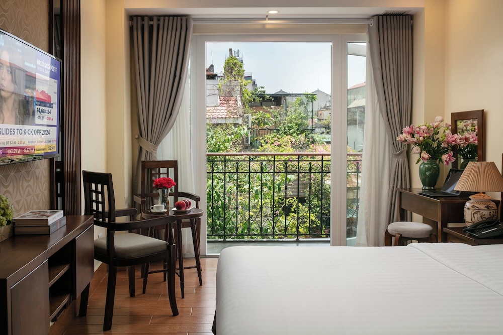 Junior Room, 1 King Bed, City View photo 2
