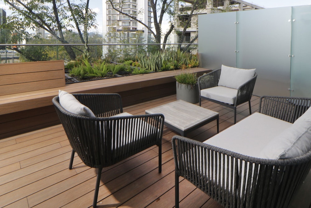 Suite, 1 Bedroom, Terrace - Photo 3
