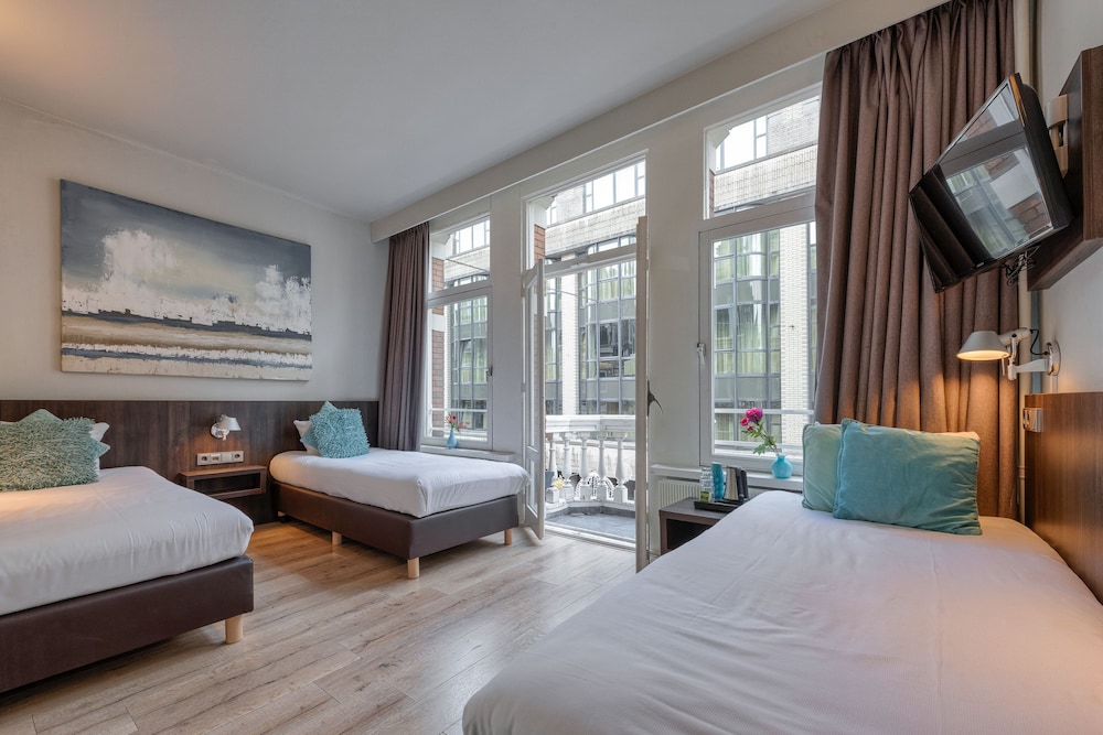 Triple Room, 3 Twin Beds photo 3