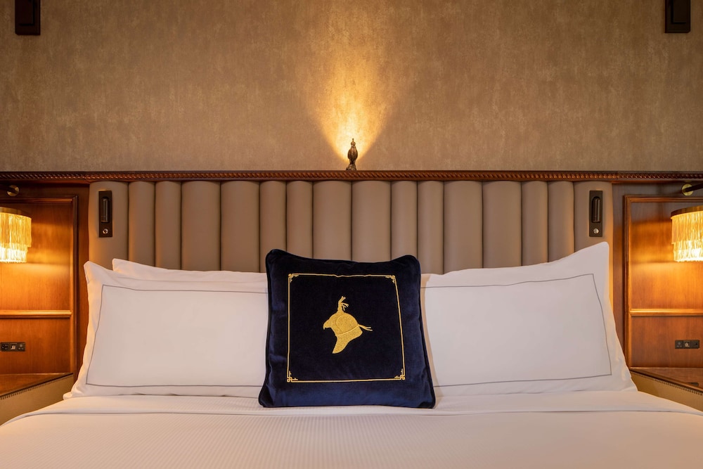 Room, 1 King Bed (Peregrine) - Photo 2