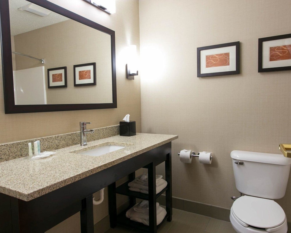 Suite, Non Smoking (2 Queen beds With Sofa bed) - Photo 5