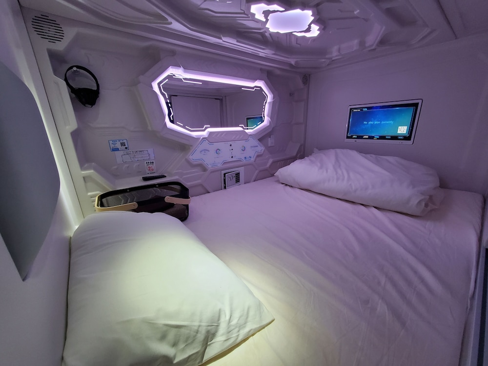 Standard Double Capsule Room Single Use, Non Smoking, Shared Bathroom - Photo 1