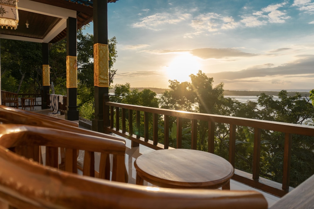 Deluxe Double Room, 1 Queen Bed, Sea View, Poolside - Photo 2