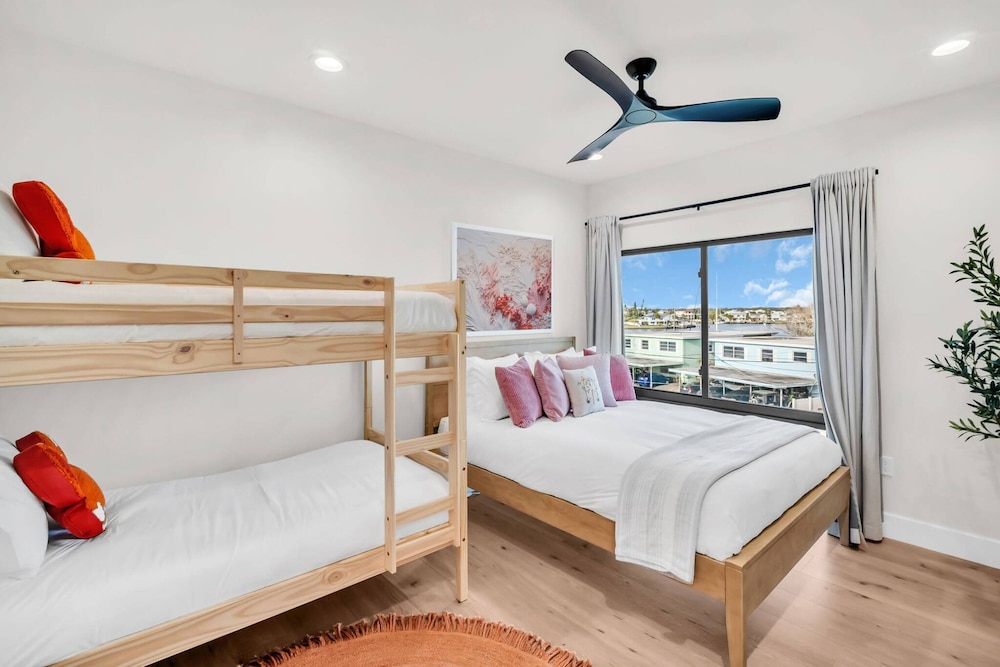 NEW 4 Bed 3 Bath Heated Salt Pool Walk2beach, Foto 7