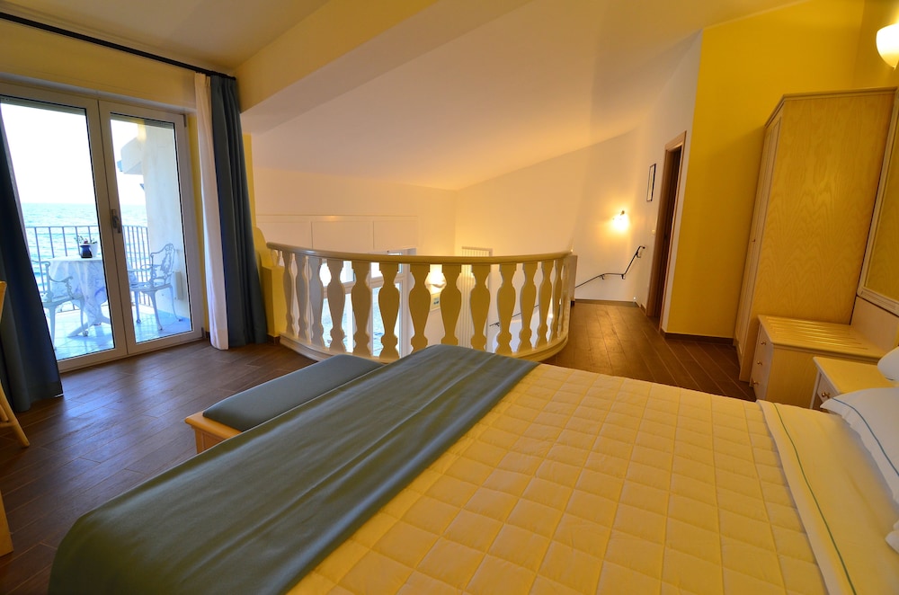 Luxury Villa, Sea View, Beachfront (Argonauta)