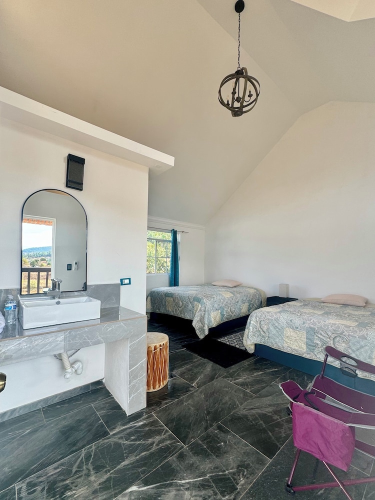 Comfort Room, Mountain View