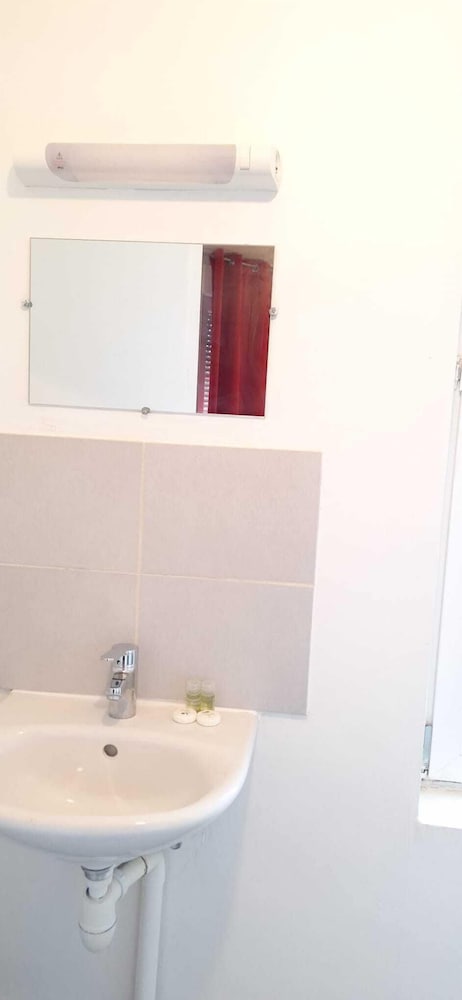 Superior Triple Room photo 3