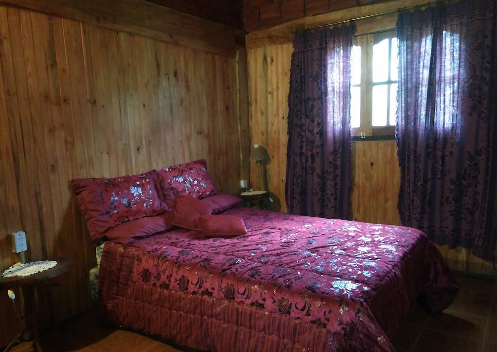 Classic Cabin, 1 Bedroom, 2 Bathrooms, Hill View (Tayuba) photo 2