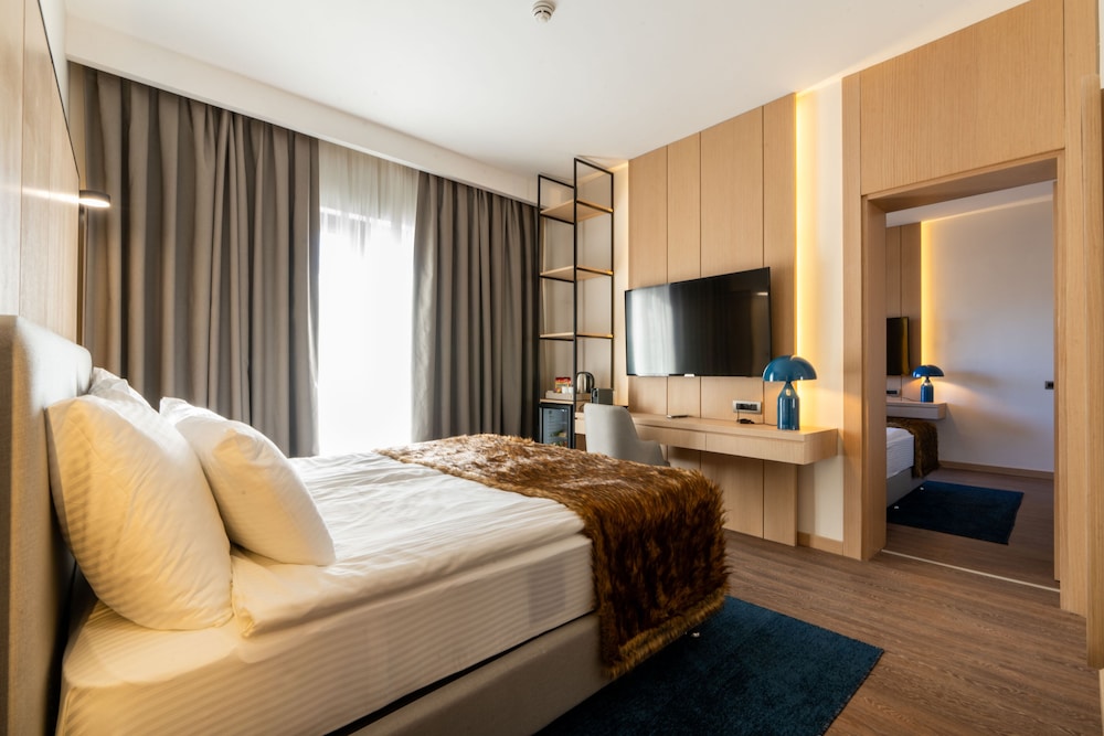 Family Suite, 2 Bedrooms, Mountain View