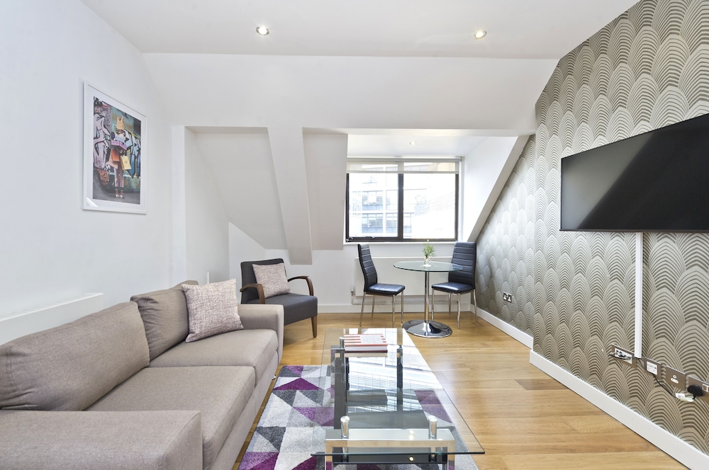 Classic Apartment photo 3